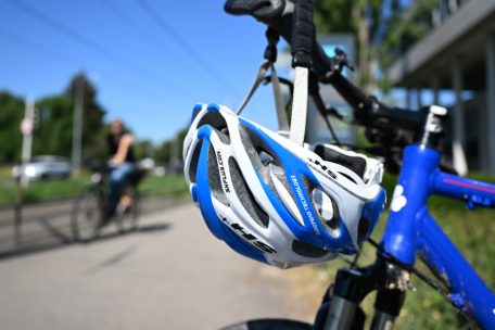 Polizei / Radfahrer nach Unfall bei Simmerfarm schwer verletzt