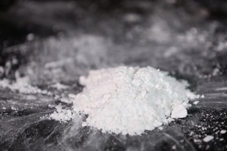 Luxemburg-Stadt / Polizeistreife schnappt Drogendealer – 21 Kugeln Kokain und Heroin beschlagnahmt