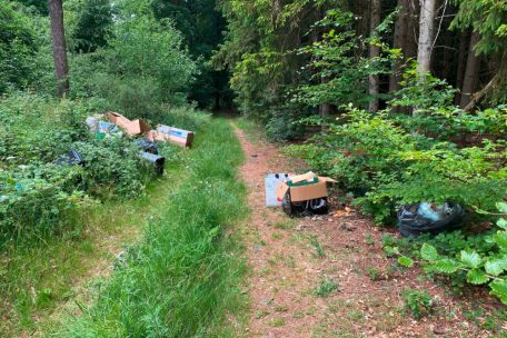 Obercolpach / Waldweg als Müllhalde - Polizei schnappt Tatverdächtigen nach einmonatigen Ermittlungen