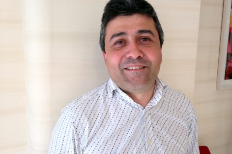 Interview / Sunder Katwala vom Migrations-Thinktank British Future über die Chancen schwarzer und brauner Kandidaten für Johnson-Nachfolge