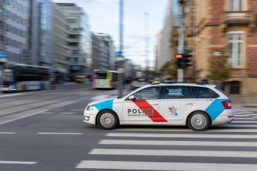 Polizei / Die Unberechenbarkeit fährt mit: Wie Beamte auf Verfolgungsjagden vorbereitet werden