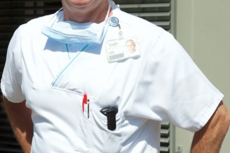 Hundefreund und Abteilungsleiter Nobert Treinen war von Anfang an ganz begeistert von der Idee, mit einer Kollegin auf vier Pfoten zu arbeiten