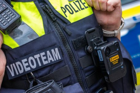 Polizei / Alles im Blick: In Luxemburg werden Beamte in Uniform mit Bodycam ausgerüstet