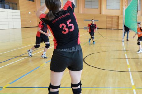 Mischung aus Volleyball und Badminton / Ran an Federbälle und Medaillen: Vom 2. bis 6. August ist Indiaca-WM in Luxemburg