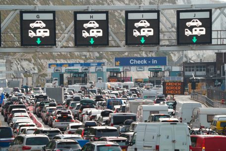 Dover / Streit zwischen Großbritannien und Frankreich um Reisechaos am Ärmelkanal