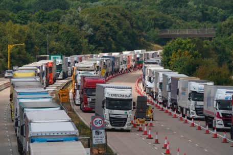 Am Freitag wurde auf der M20 bei Ashford die &bdquo;Operation Brock&ldquo; ausgerufen &ndash; ein Warteschlangensystem, das Lkw zur&uuml;ckh&auml;lt, bis im Hafen von Dover Platz frei wird