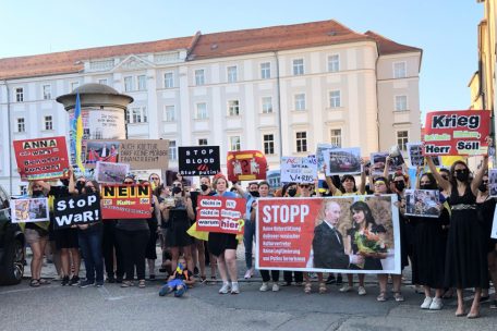 Festspiele / Großer Jubel, stiller Protest: Netrebko singt in Regensburg