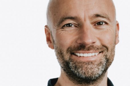 Der abenteuerlustige Luxemburger ist von der Welt des Fernsehens fasziniert und findet es interessant, hinter die Kulissen zu blicken