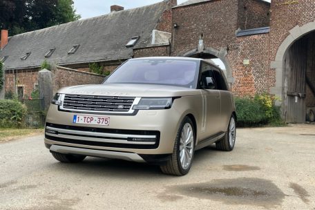 Raumgleiter / Luxus-Palast ohne Kanten: Der Range Rover V8 kommt mit eigenwilligem Design daher