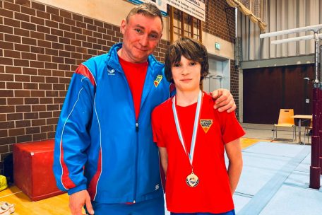 Eine gro&szlig;e Inspiration ist f&uuml;r Santiago Ortiz Bogdanov sein Turntrainer bei der Aurore Oetringen, Grigory Misutin