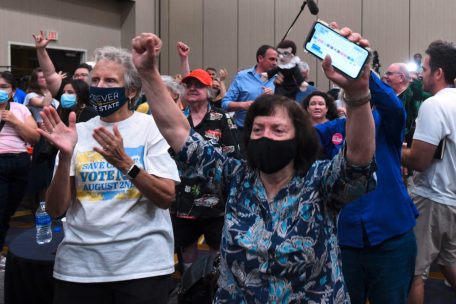 US-Bundesstaat Kansas / Mehrheit spricht sich in Referendum für Fortbestand von Abtreibungsrecht aus