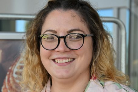 Die&nbsp; junge Frau Marietta muss sich bei ihren Eink&auml;ufen einschr&auml;nken