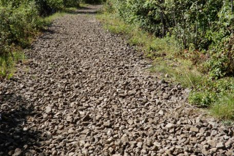 Teilweise führen heute Spazierwege über die Schlacken der alten Tram-Strecke