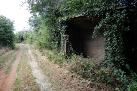Bei dieser Materialbude trennten sich die Tramlinien: Eine Strecke geradeaus nach Kayl, die andere nach rechts nach Rümelingen
