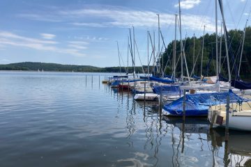Saarland / Der Bostalsee bietet Wasserspaß zwischen Ferienhaus und Luxus 