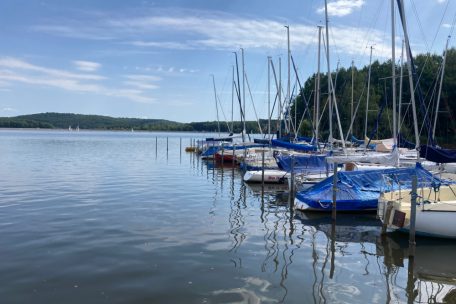 Saarland / Der Bostalsee bietet Wasserspaß zwischen Ferienhaus und Luxus 
