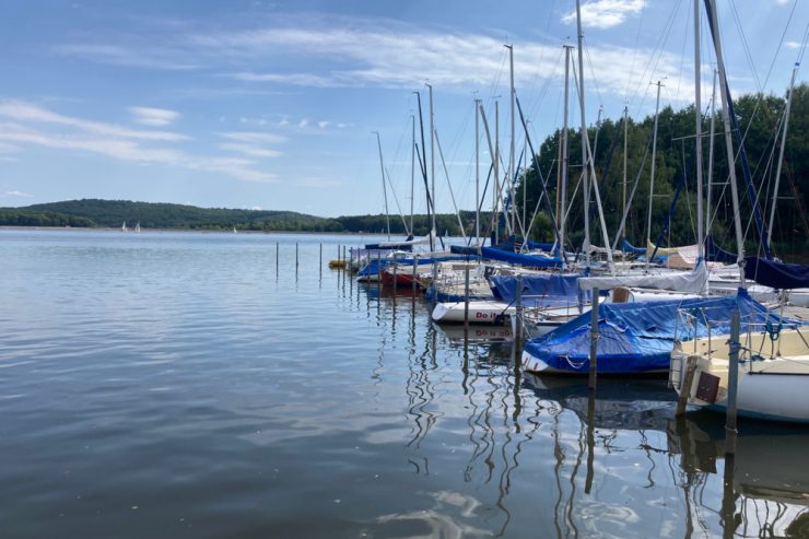 Saarland / Der Bostalsee bietet Wasserspaß zwischen Ferienhaus und Luxus 