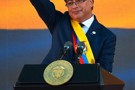 Kolumbiens neuer Pr&auml;sident Gustavo Petro nach seiner Antrittsrede auf dem Bolivar-Platz in Bogot&aacute;