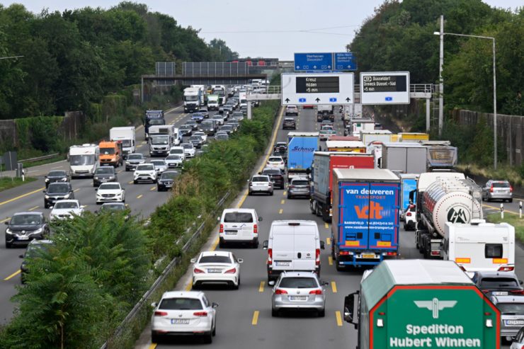 Europa / ADAC rechnet mit vielen Staus durch Rückreisewelle 