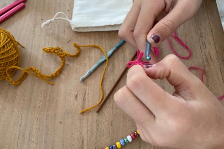 Sich kreativ austoben – das ist das Motto der Workshops. Wie wäre es zum Beispiel mit der Herstellung von Schmuck in den Lieblingsfarben?