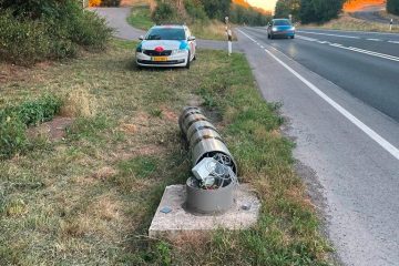N7 / Radarsäule zerstört: Polizei sucht nach Zeugen