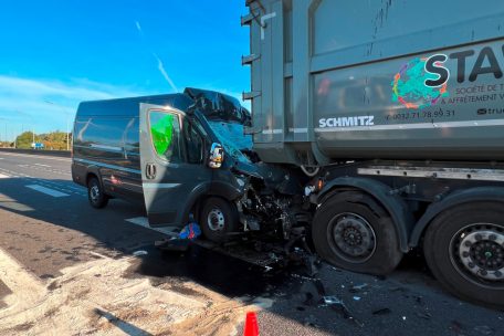 Luxemburg / Tragischer Unfall in der Nacht: Transporter fährt auf Stauende auf – Fahrer stirbt