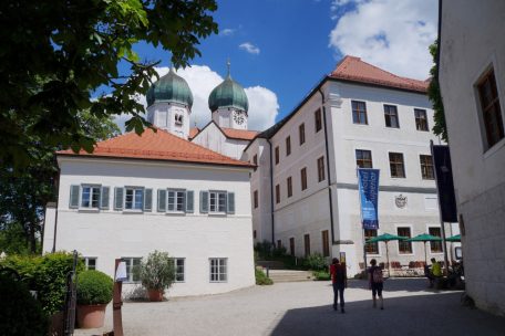 Die ehemalige Benediktinerabtei beherbergt heute ein Tagungs- und Bildungszentrum