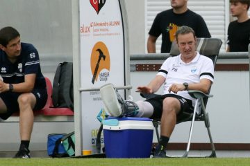 Fußball / Von Krücken und Speck: Trainer Neil Pattison im Gespräch vor dem Auswärtsspiel in Mondorf