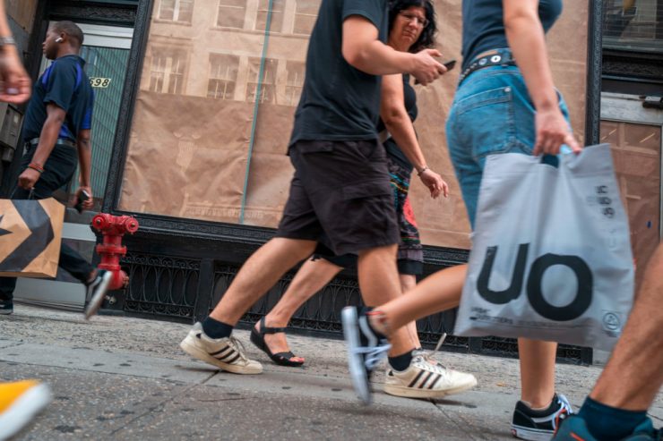 Schrumpfende Kaufkraft / Stimmung der Verbraucher fällt auf historischen Tiefstpunkt