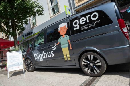 Noch bis Ende September k&ouml;nnen Senioren im Digibus Hilfe bei digitalen Fragen erhalten.<br />
