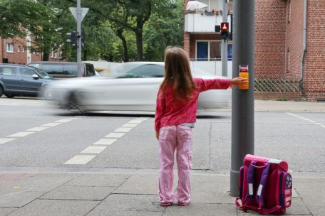 Ohne Eile und mit viel Übung / So meistern Kinder sicher den Schulweg