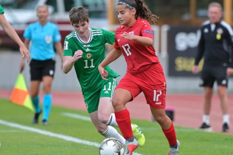 Die 16-jährige Caroline Jorge (r.) stand, genau wie Charlotte Schmit, erstmals in der Startelf eines WM-Qualifikationsspiels