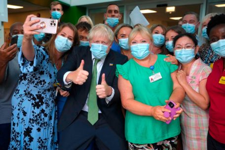 Johnson scheidet aus dem Amt / Was hat Boris mit den Briten gemacht – und wird aus dem Premier ein Borisconi?