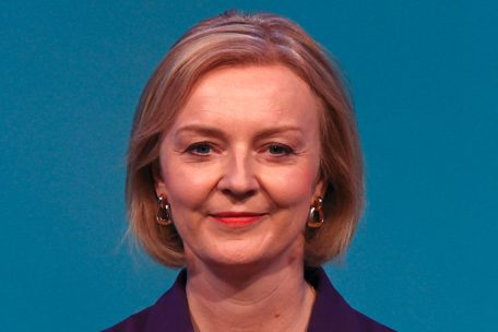 Großbritannien / Von vielen belächelt hat Liz Truss den Aufstieg ins höchste Regierungsamt geschafft – wer ist die Frau?