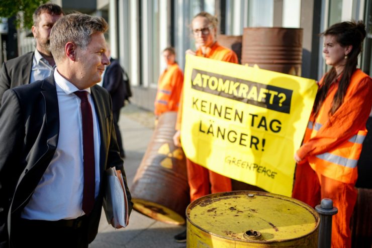 Deutschland / Zwei AKW sollen bis Mitte April als Notreserve dienen