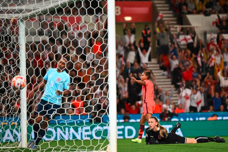 Fußball / Würdige Partygäste: Luxemburg verliert 0:10 in England