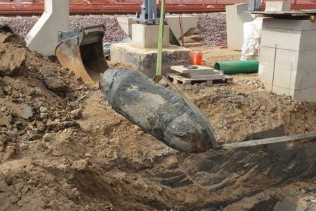 Luxemburg / Weltkriegsbombe an der Buchler-Brücke entschärft – Zugverkehr wird ab 18 Uhr wieder aufgenommen