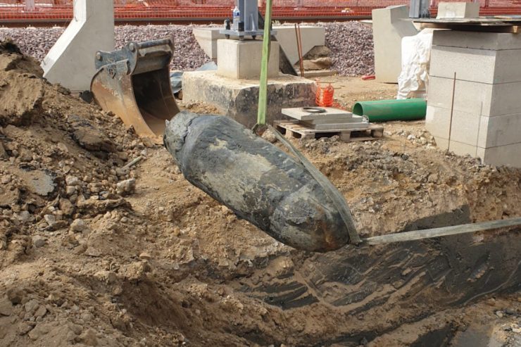 Luxemburg / Weltkriegsbombe an der Buchler-Brücke entschärft – Zugverkehr wird ab 18 Uhr wieder aufgenommen