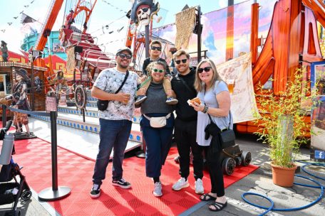 Cheryl Paddock (r.), Sohn Sean Scott (2.v.r.) und den anderen Mitgliedern der Familie aus Amerika hat es so gut auf der &bdquo;Fouer&ldquo; gefallen, dass sie gleich noch mal gekommen sind