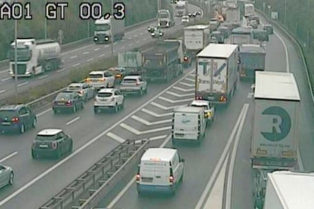 Luxemburg / Brennender Bus auf der A1 sorgt für reichlich Stau – auch auf anderen Strecken