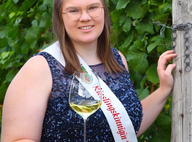 Wenn eine Prinzessin zur Königin wird / Mit Krone und Charme: Céline Max ist die neue Botschafterin des Rieslings