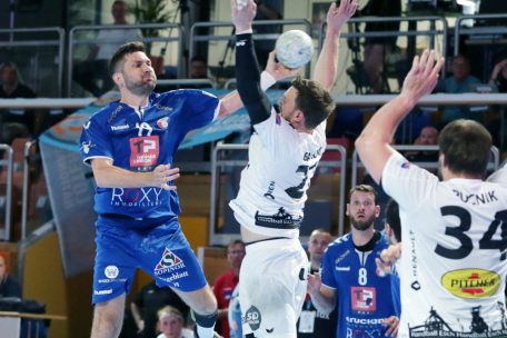 AXA League / Ein Topduell und eine wichtige Begegnung im Kampf um die Titelgruppe am 1. Spieltag