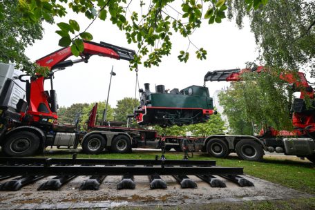Bildergalerie / Die Hanomag-Dampflokomotive steht wieder an ihrem Platz am Escher „Schlassgoart“