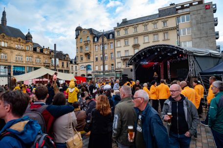Abschluss der letzten „Nuit de la culture“  / Barbara und Fans trotzen dem Regen