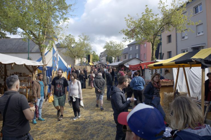 Düdelingen / „Butschebuerger Buergfest“: Ritter, Gaukler, Händler, Handwerker