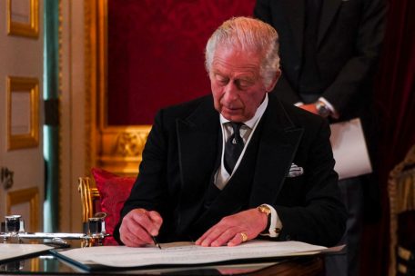 Nach Tod der Queen / „König von Gottes Gnaden“: Britischer Kronrat bestätigt Charles III.