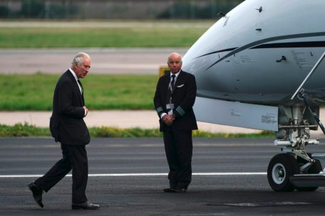 Luftfahrt / Charles III. macht erste Flugreise als König mit Luxemburger Fluggesellschaft