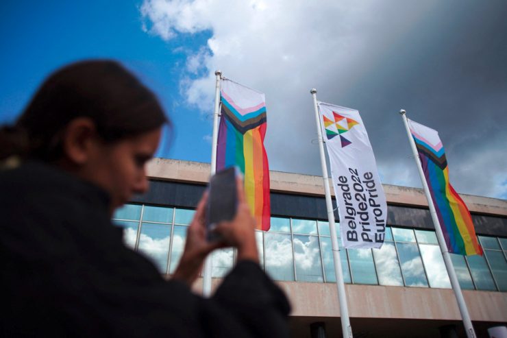 Belgrad / Trotz Verbot durch Serbiens Polizei soll die EuroPride-Parade steigen