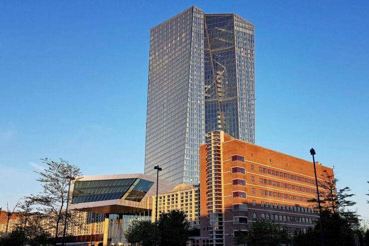 Hohe Inflationsrate / Euro-Währungshüter sind sich uneins: Entschlossenes Handeln oder kleine Schritte