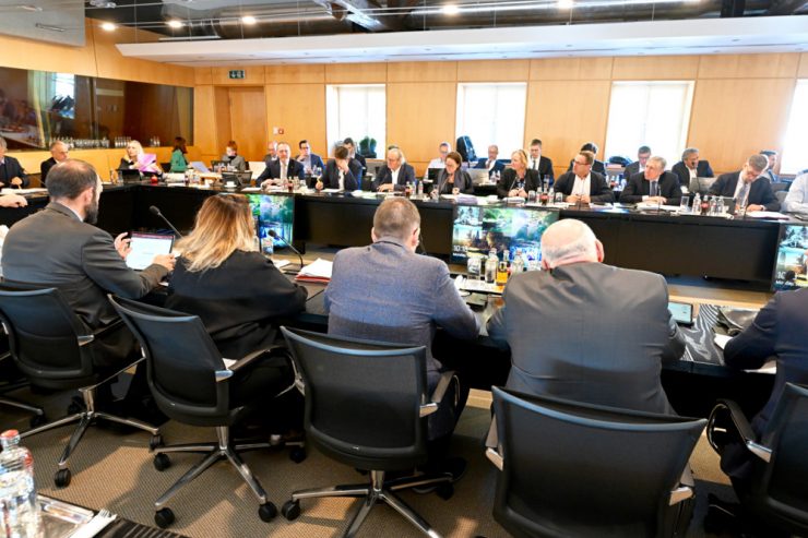 Editorial / „Geldpolitik ist Friedenspolitik“